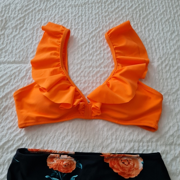 CUPSHE SET OF 2 BIKINI FLORAL SIZE SMALL ORANGE/ BLACK - Picture 2 of 8